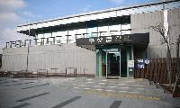 강을 바라보며 기도처럼 시를 쓰다